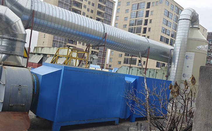 塑膠噴涂廢氣處理設備工程水噴淋塔+活性炭吸附器廢氣處理工程案例