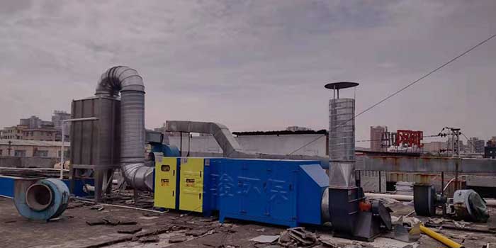 噴涂廢氣(高效脫漆塔+UV光解廢氣處理設備+活性炭吸附器)處理工程案例